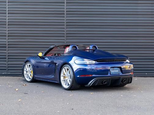 2021 Porsche 718 Spyder Roadster