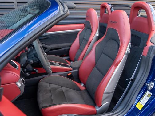 2021 Porsche 718 Spyder Roadster