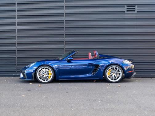 2021 Porsche 718 Spyder Roadster