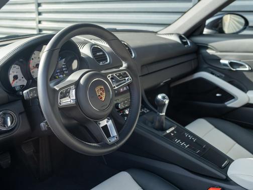 2024 Porsche 718 Cayman 