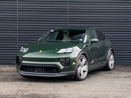 Oak Green Metallic Neo 2026 Porsche Macan Macan Electric 4