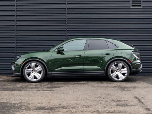 Oak Green Metallic Neo 2026 Porsche Macan Macan Electric 4
