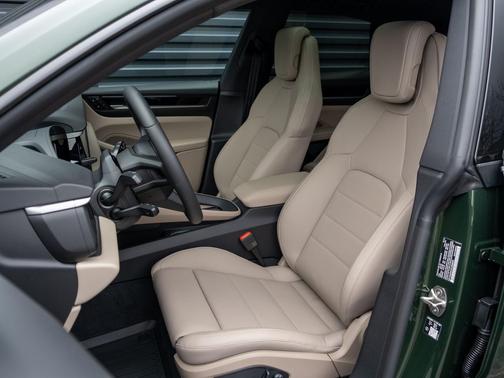 2026 Porsche Macan 4