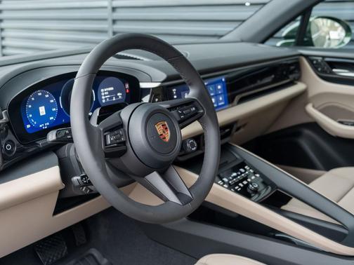 2026 Porsche Macan 4