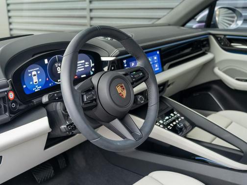 2025 Porsche Macan 4