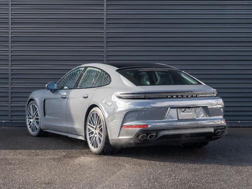 2026 Porsche Panamera 4