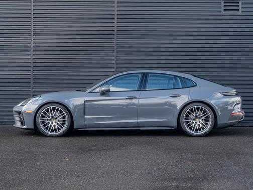 2026 Porsche Panamera 4