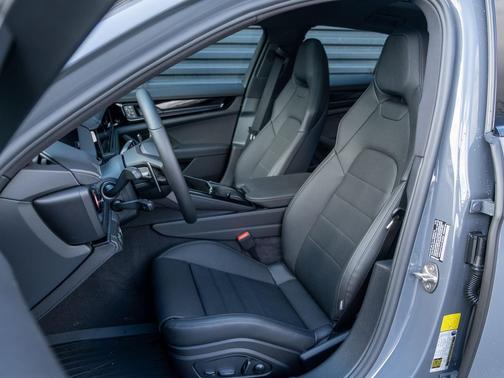 2026 Porsche Panamera 4