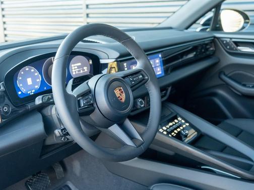 2026 Porsche Macan 4