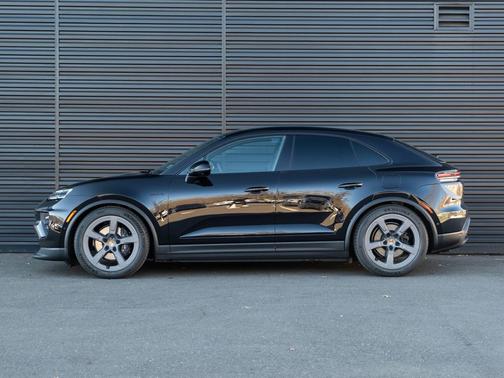 2026 Porsche Macan 4