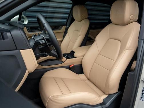 2025 Porsche Cayenne Base