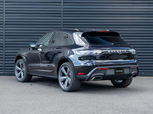 2025 Porsche Macan T
