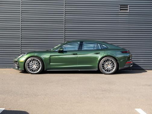 2026 Porsche Panamera 4