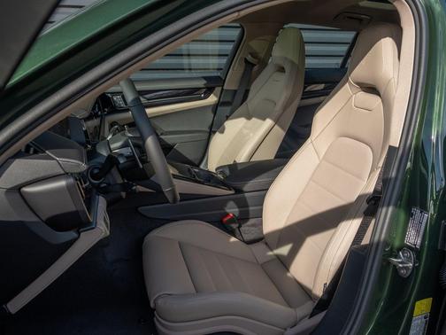 Oak 2026 Porsche Panamera 4