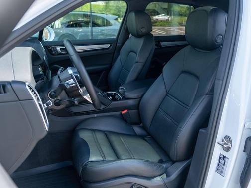 White 2022 Porsche Cayenne Platinum Edition