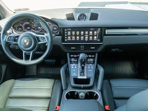 White 2022 Porsche Cayenne Platinum Edition