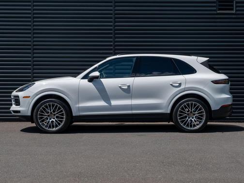 White 2022 Porsche Cayenne Platinum Edition