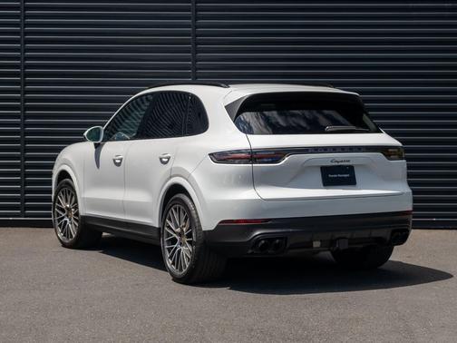 White 2022 Porsche Cayenne Platinum Edition