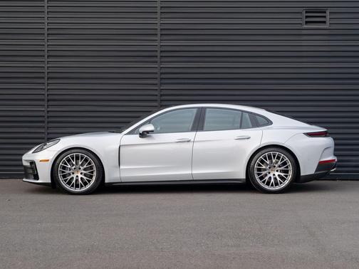 2026 Porsche Panamera 4