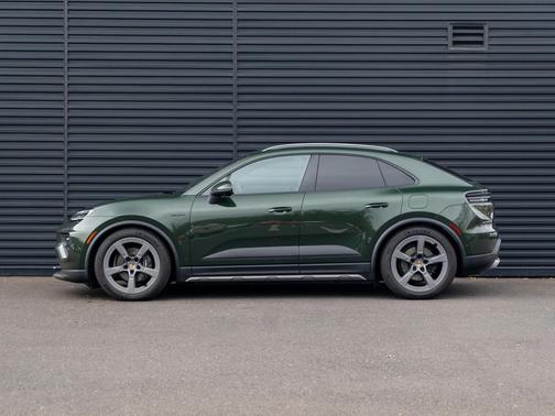 2025 Porsche Macan 4