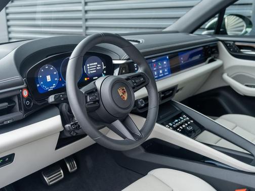 2025 Porsche Macan 4