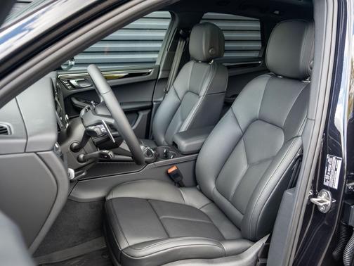 Jet Black Metallic 2026 Porsche Macan Macan