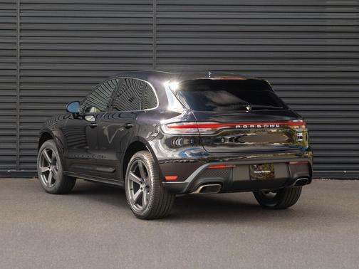 Jet Black Metallic 2026 Porsche Macan Macan