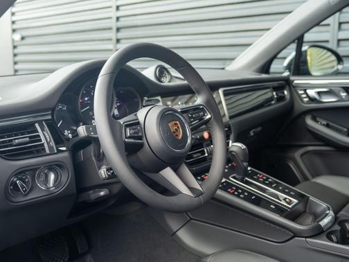 Jet Black Metallic 2026 Porsche Macan Macan