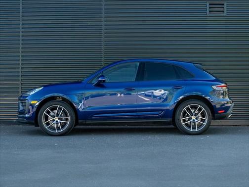 2025 Porsche Macan Base