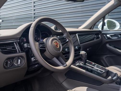 2025 Porsche Macan T