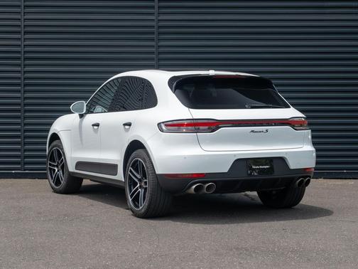 White 2021 Porsche Macan Macan