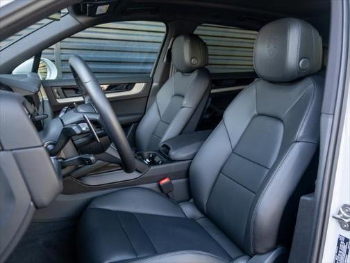 2025 Porsche Cayenne Base