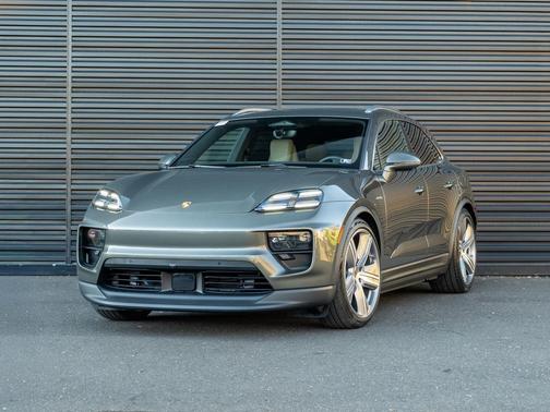 2025 Porsche Macan 4S