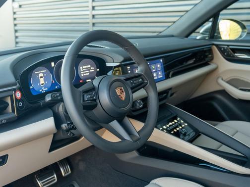 2025 Porsche Macan 4S