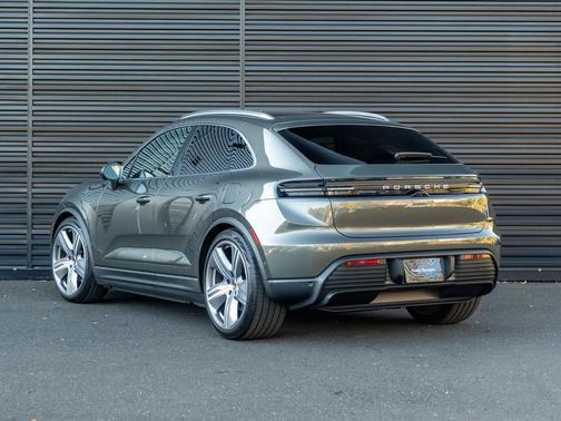 2025 Porsche Macan 4S