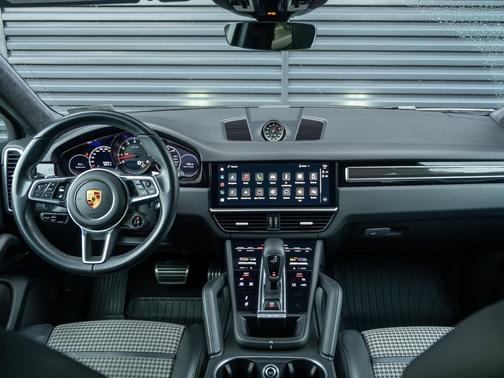 Quartzite Grey Metallic 2022 Porsche Cayenne S
