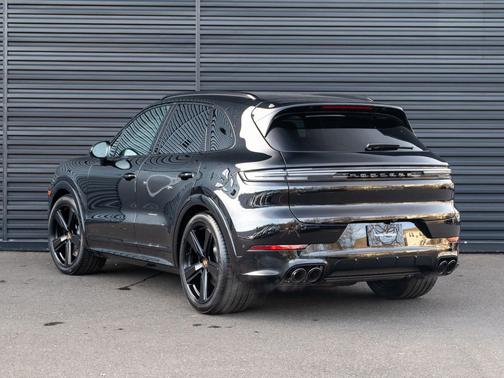 2026 Porsche Cayenne GTS