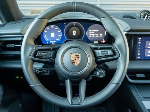 2026 Porsche Macan 4