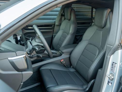 2026 Porsche Macan 4