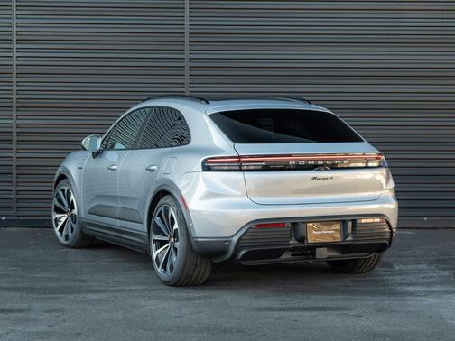 2026 Porsche Macan 4