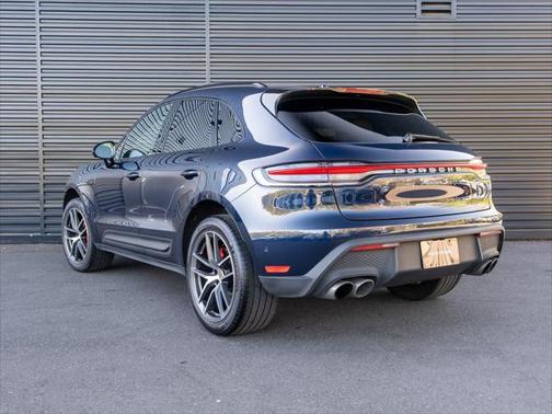 2022 Porsche Macan Base