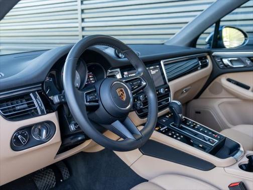 2022 Porsche Macan Base