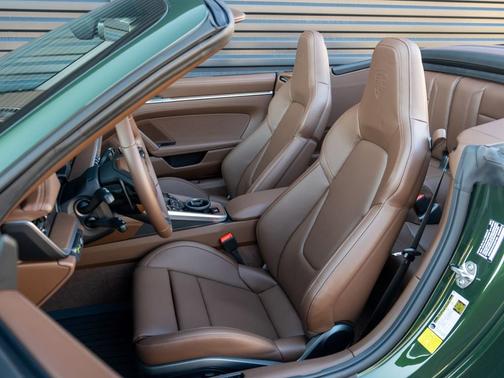 2026 Porsche 911 Carrera 4S Cabriolet