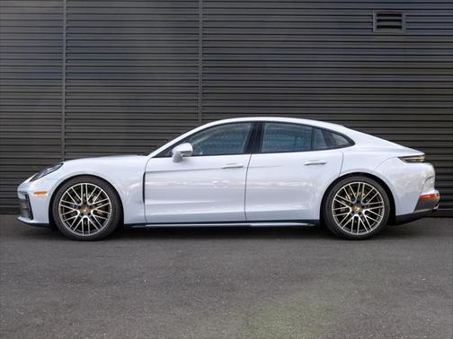 2025 Porsche Panamera 4