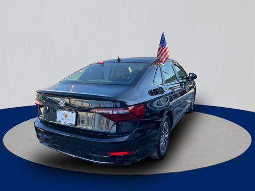 Deep Black Pearl Effect 2021 Volkswagen Jetta 1.4T SE