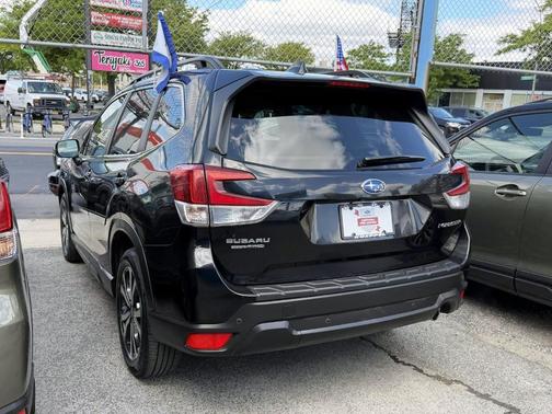 Crystal Black Silica 2023 Subaru Forester Limited