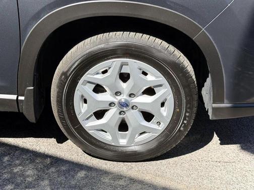 Magnetite Gray Metallic 2023 Subaru Forester