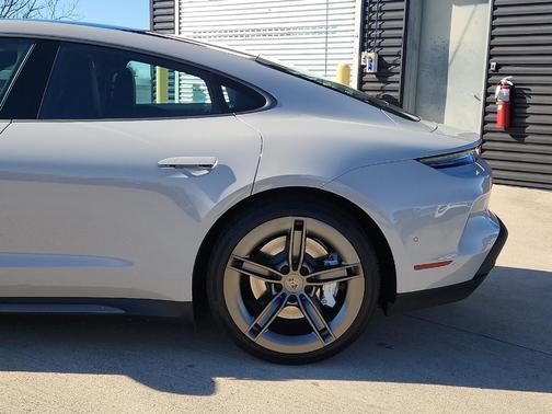 2025 Porsche Taycan Turbo