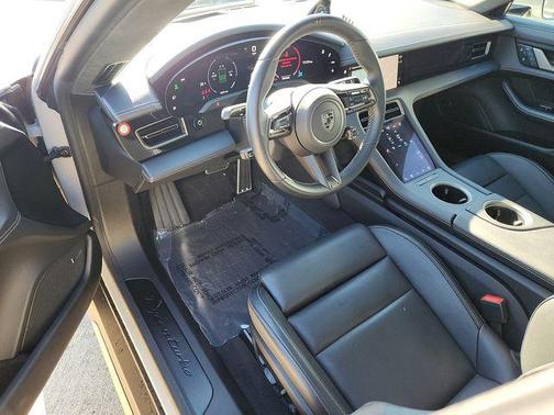 2025 Porsche Taycan Turbo