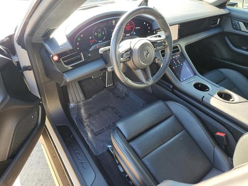 2025 Porsche Taycan Turbo